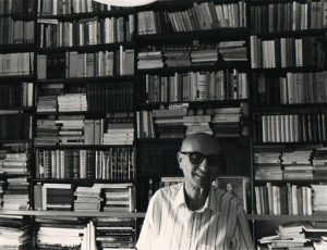 Gesualdo Bufalino in compagnia dei suoi libri
