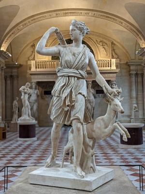 Statua di Diana con un capriolo al Louvre